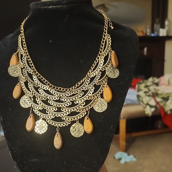 Jewelry - Elegant Gold and Brown Layered Necklace